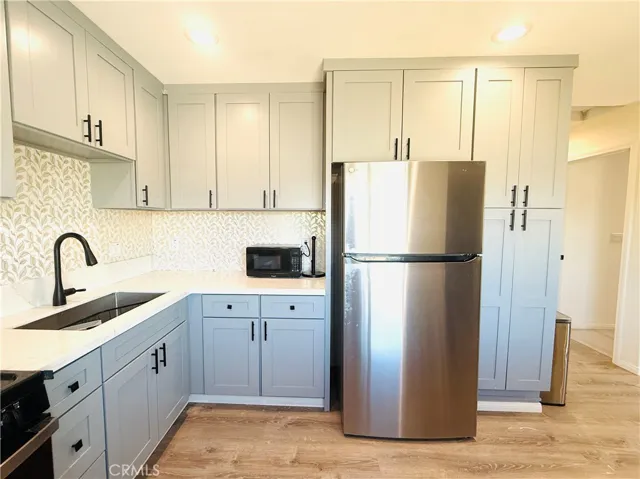 Stainless steel appliances included