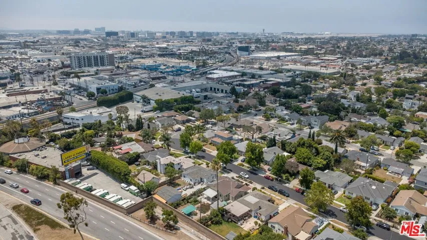 7832 Midfield Avenue, Los Angeles, California 90045