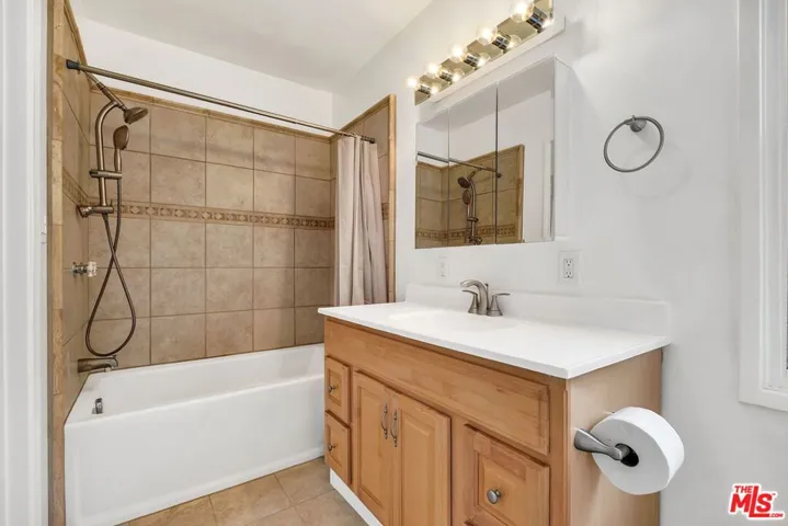 7832 Midfield Avenue, Los Angeles, California 90045
