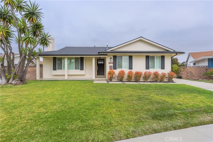 Main Photo with great curb appeal