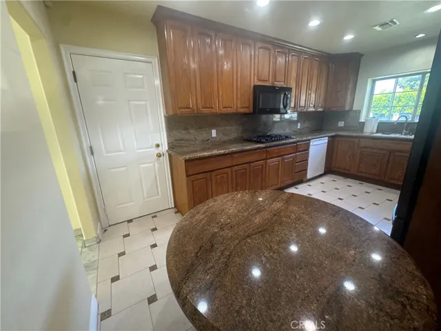 5171 Chimineas, Tarzana, California 91356