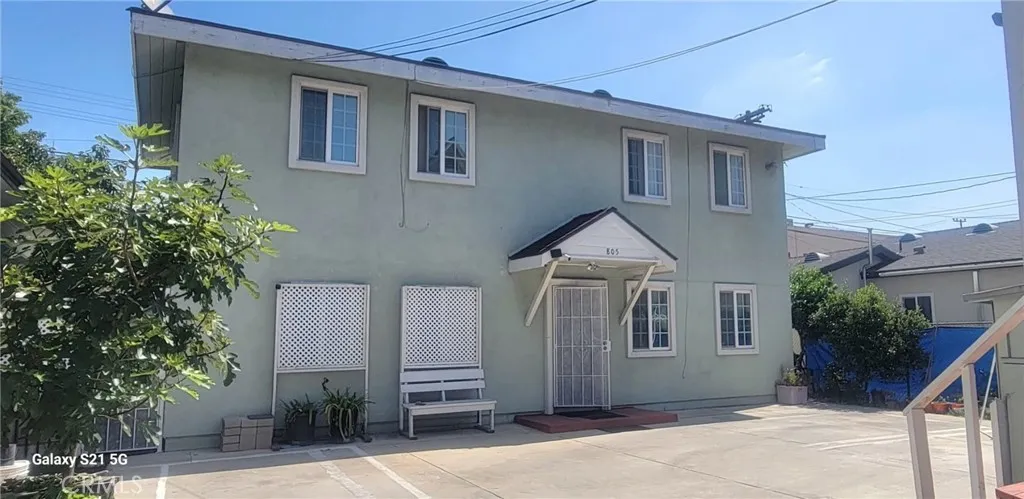 805 E 21st