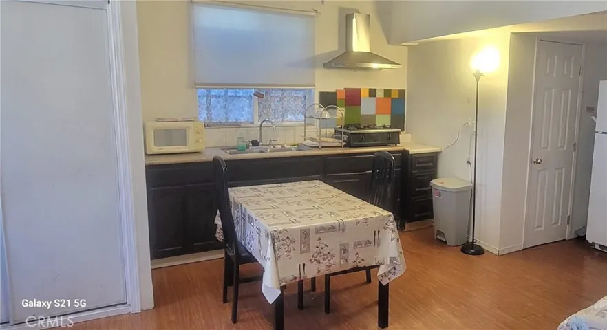 805 E 21st #C, kitchen