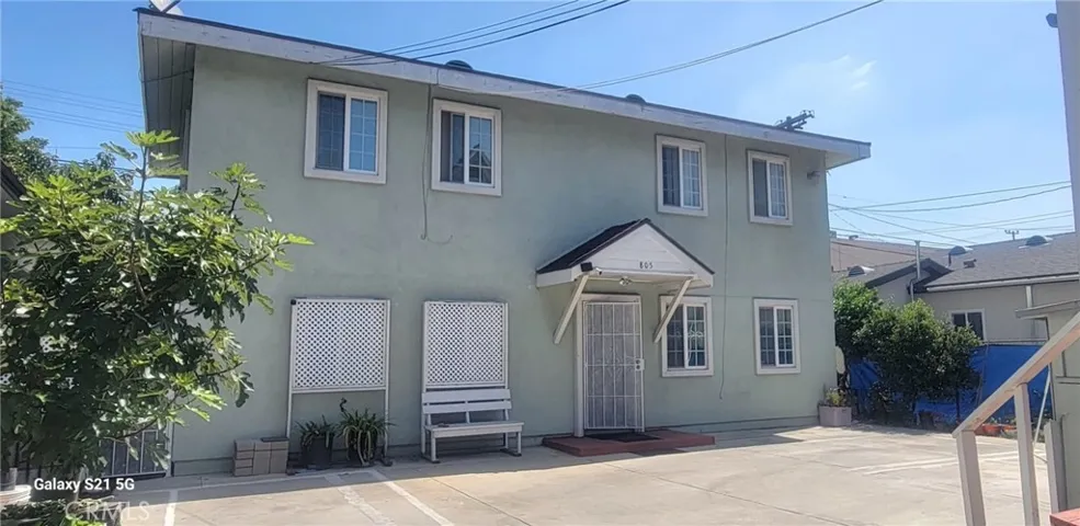 805 E 21st