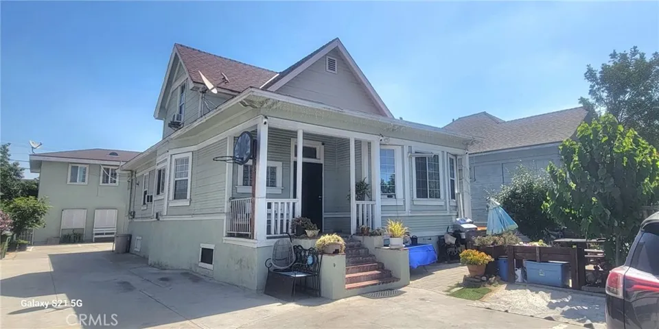 807 E 21st St.