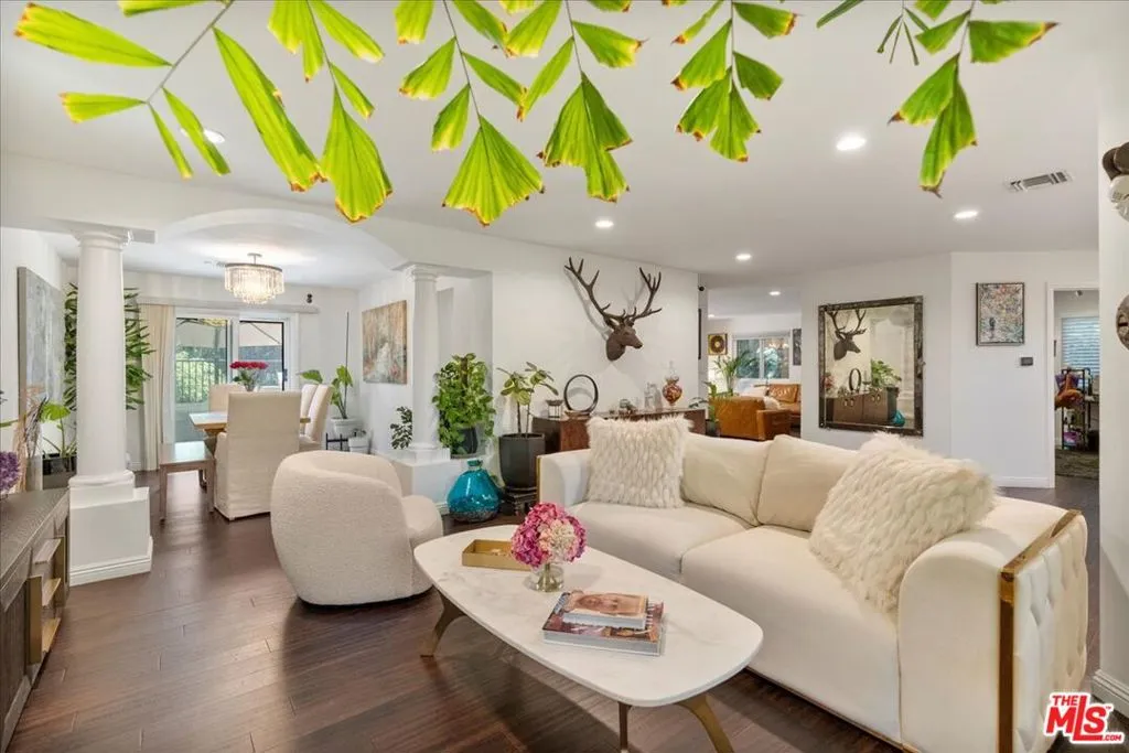 Living Room w/fireplace