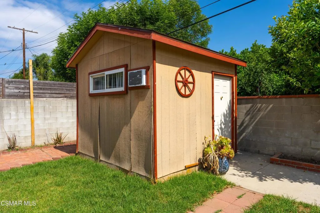 20709 Schoolcraft St MLS-21