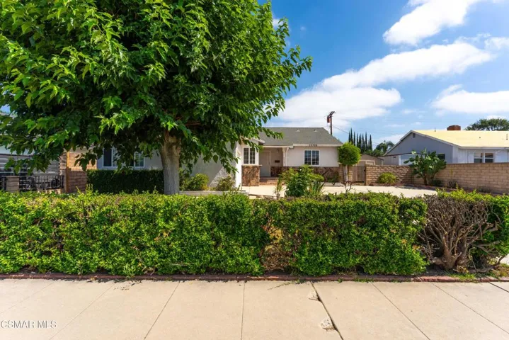 20709 Schoolcraft St MLS-3
