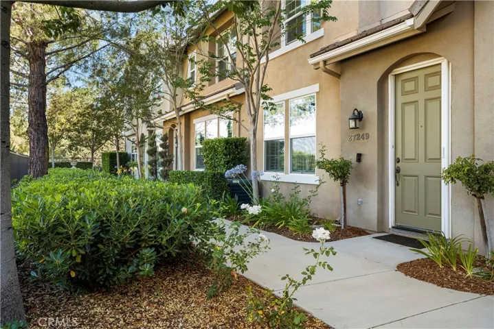 27249 Riverview Lane, Valencia, California 91354