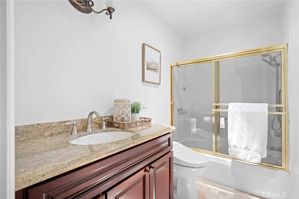 Upstairs hall bath