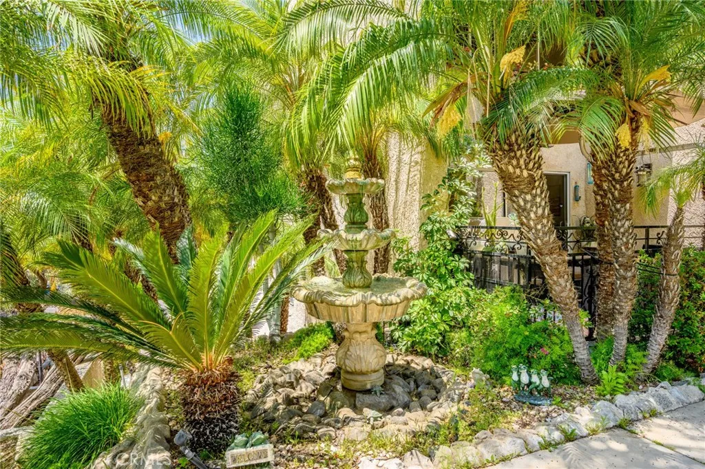 Entry garden