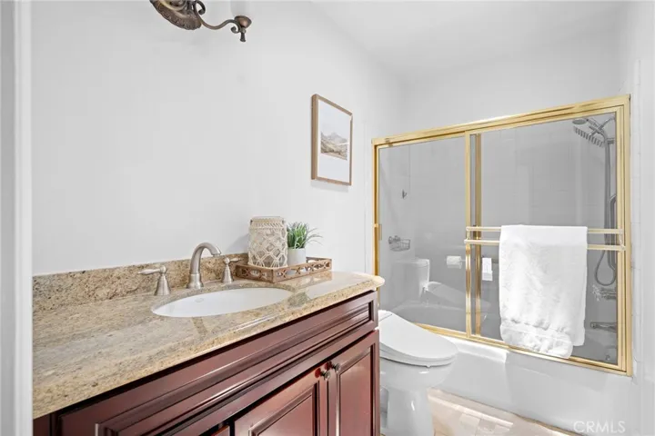 Upstairs hall bath
