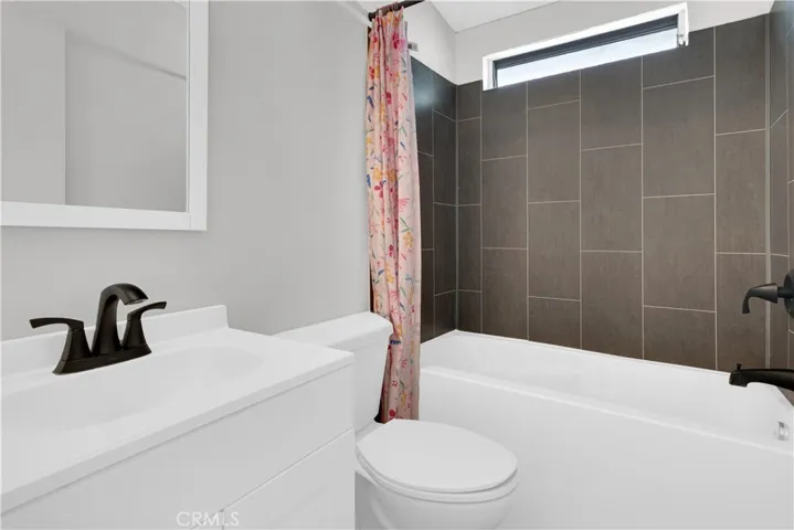 Guest bath.
