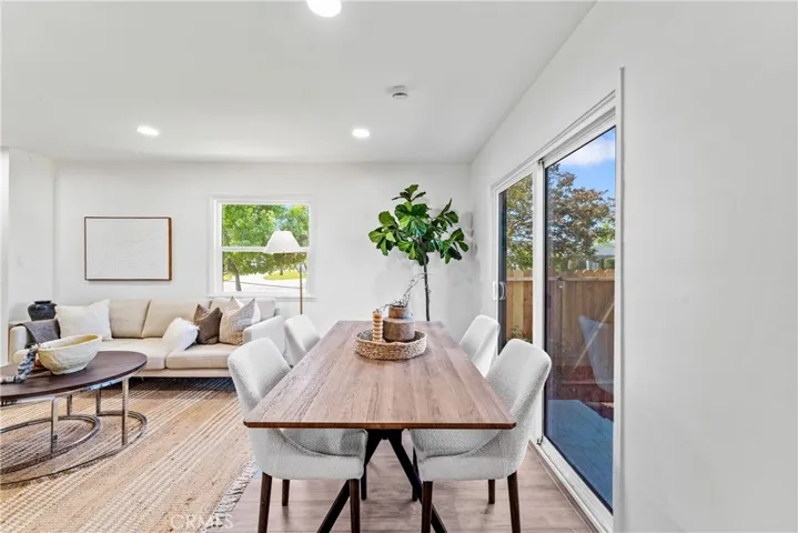 Lovely and Bright Living room with Access to Backyard