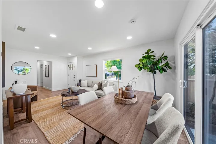 Bright and Cheery
Living Room