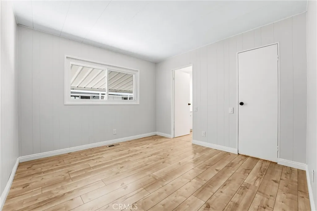 secondary bedroom w/ensuite