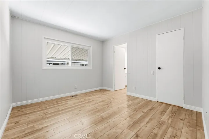 secondary bedroom w/ensuite