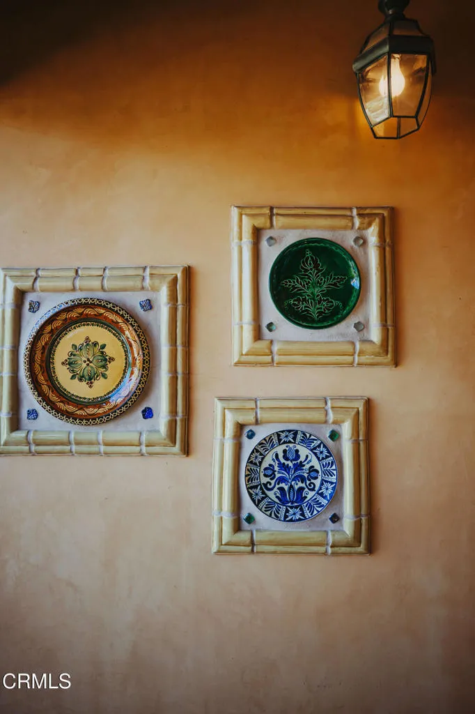 896 Tile Plates at Front Door Alcove 10