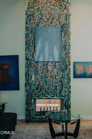 821 Tile Full Height LR Fireplace 15