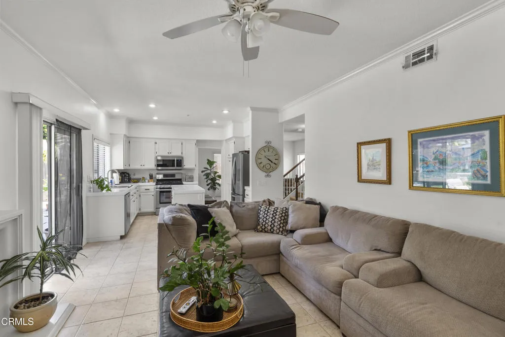 1522-carnation-15-family-room