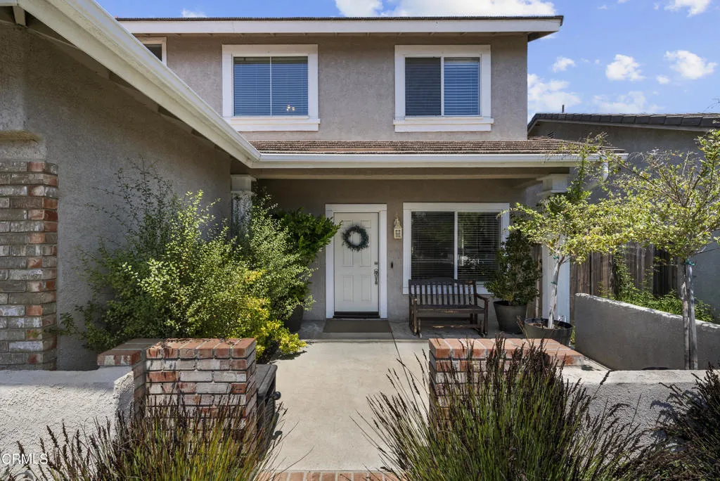 1522-carnation-02-exterior-front-entry
