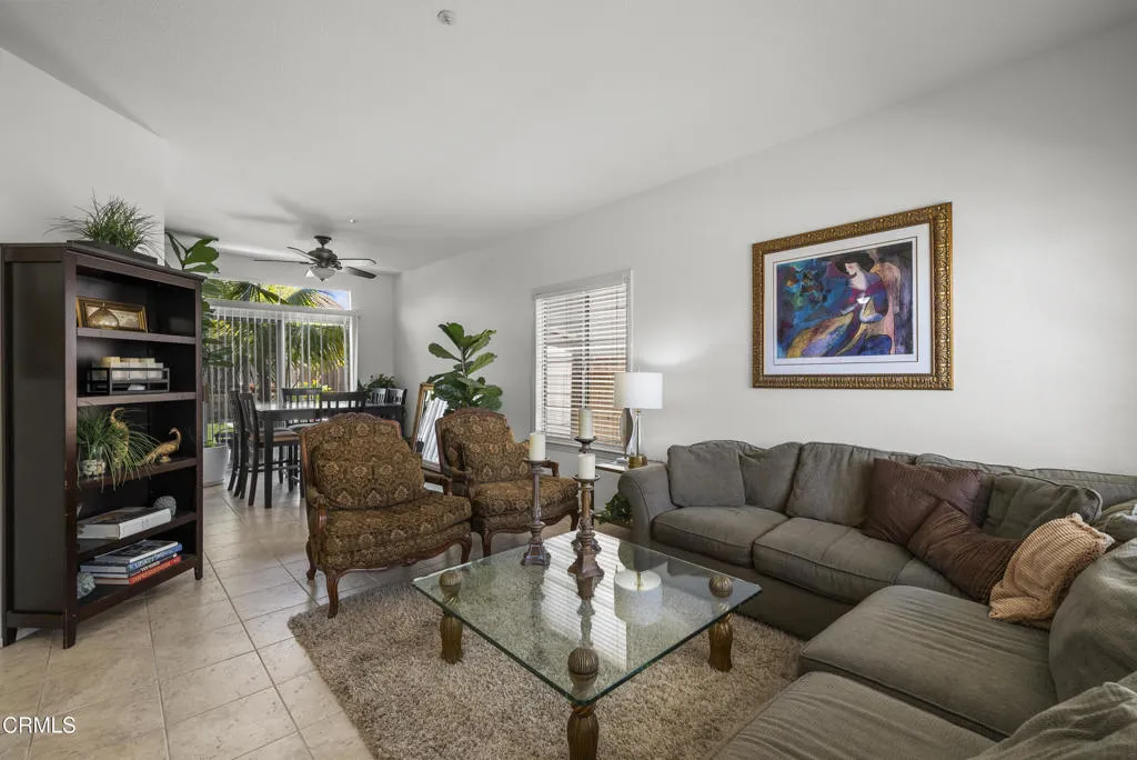 1522-carnation-04-living-room