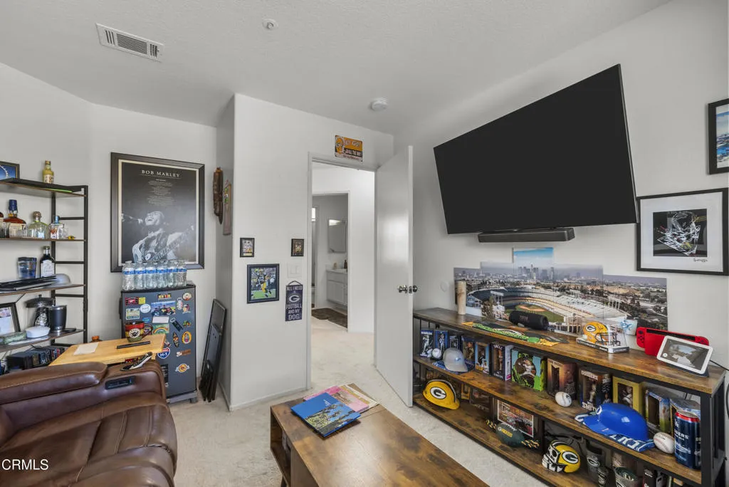1522-carnation-33-bedroom-office