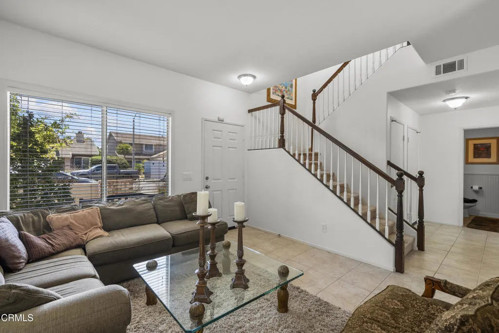 1522-carnation-07-entry-foyer