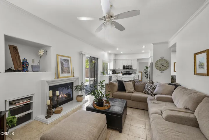 1522-carnation-13-family-room