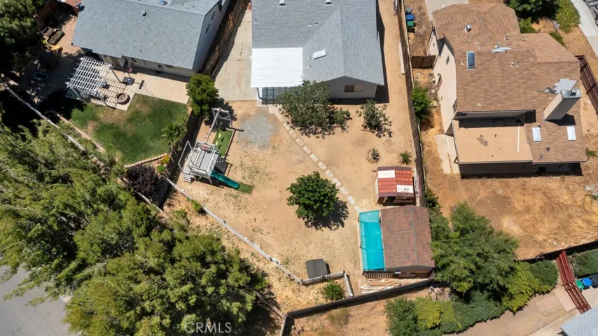 vehicle access to bakyard! large lot 9k+