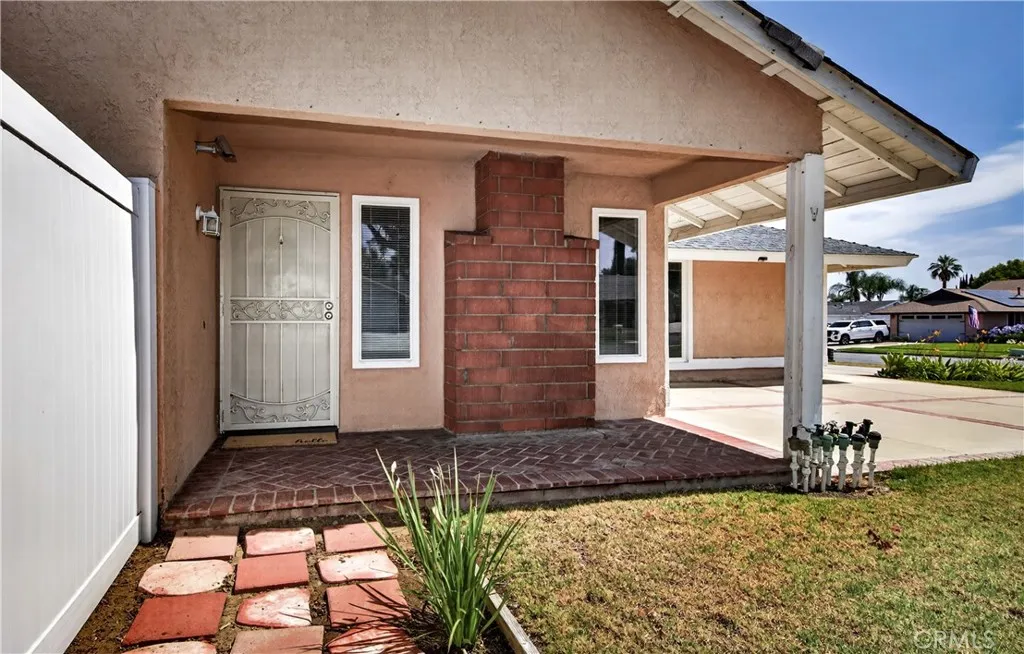 Security screen door. Brick entry.