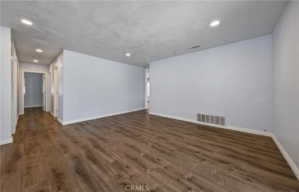 Room for a arge sectional