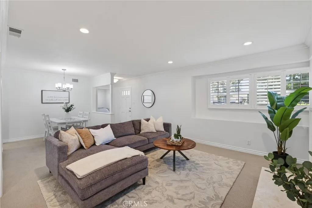 Living Room / Dining Room