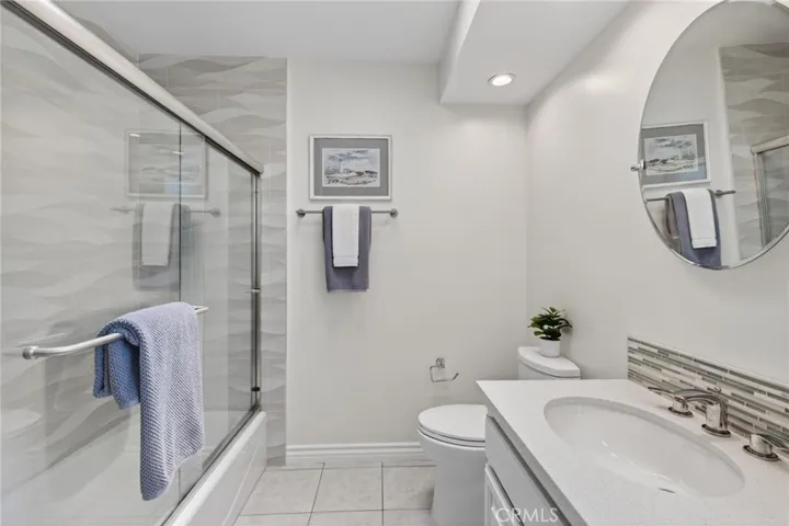 Bath #3 (en suite to bed #3)