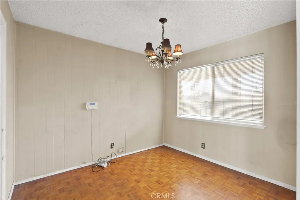 Dining room off kitchen