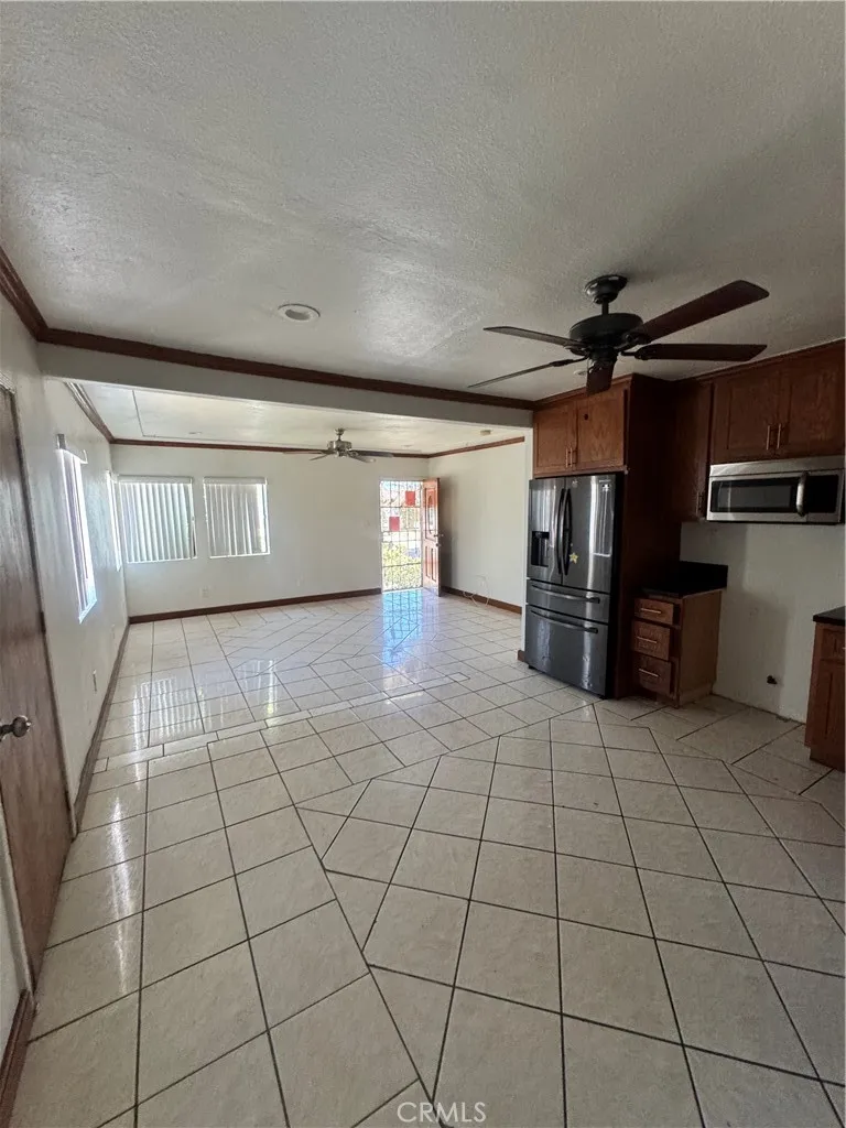 KITCHEN DINING AREA