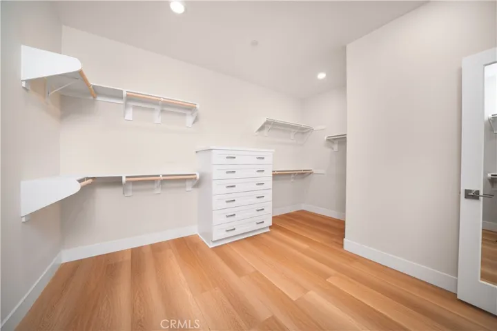 Mastbedroom Closet