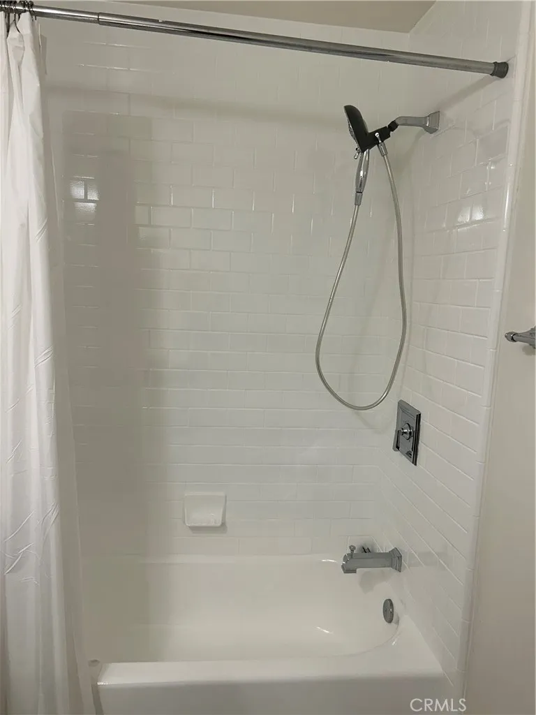 Guest Bath with tub