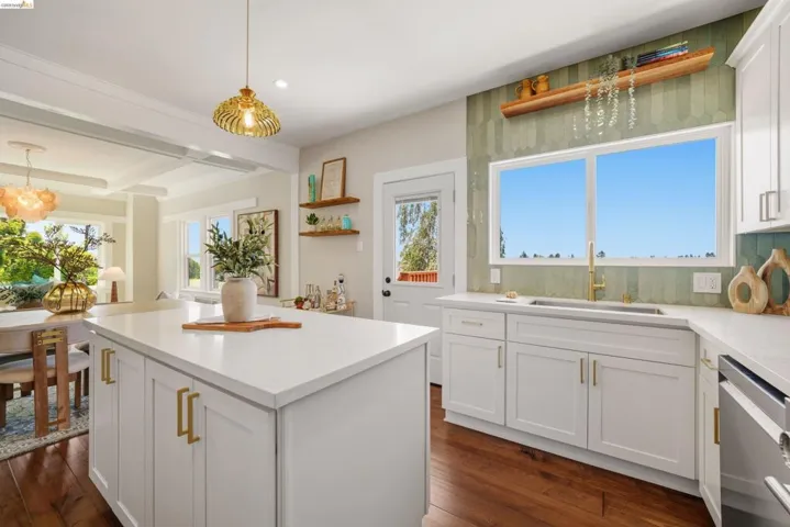 5765 Manila Ave, Oakland, California 94618