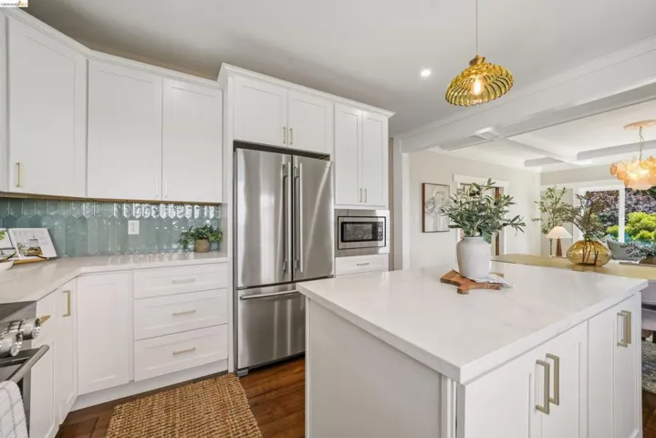 5765 Manila Ave, Oakland, California 94618