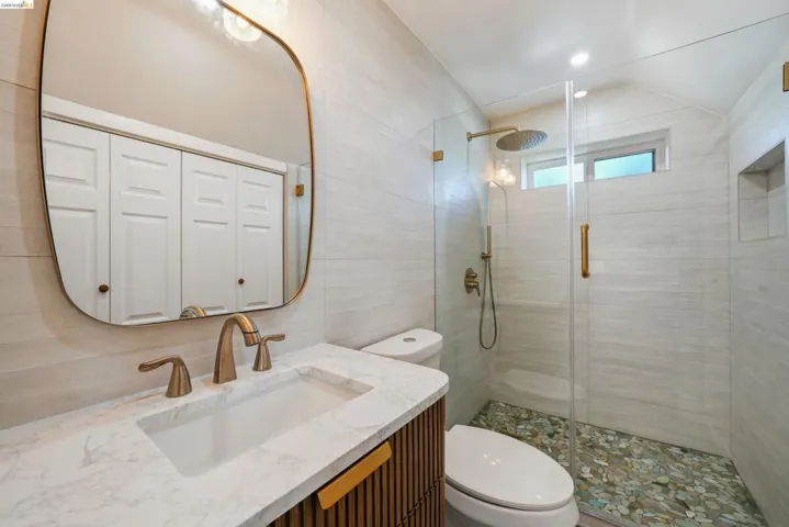 5765 Manila Ave, Oakland, California 94618