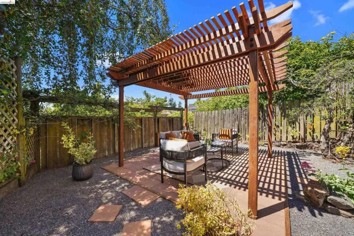 5765 Manila Ave, Oakland, California 94618