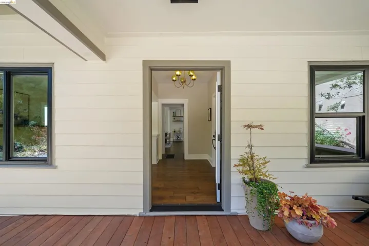 5765 Manila Ave, Oakland, California 94618