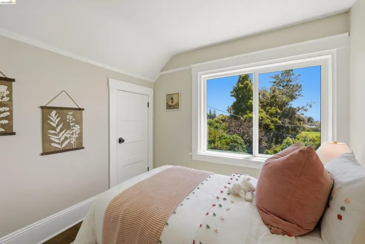 5765 Manila Ave, Oakland, California 94618