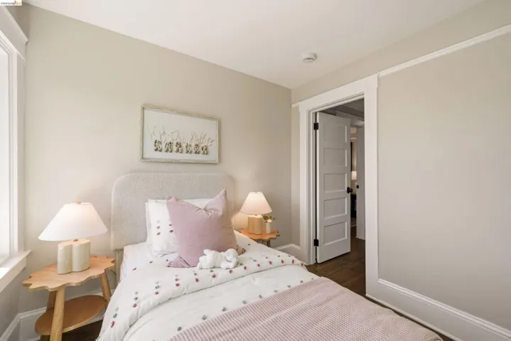 5765 Manila Ave, Oakland, California 94618