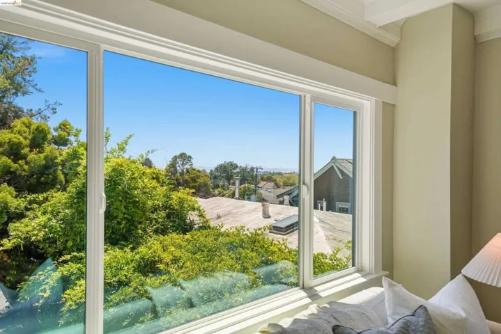 5765 Manila Ave, Oakland, California 94618