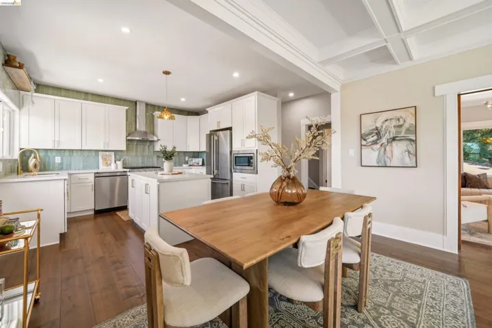 5765 Manila Ave, Oakland, California 94618