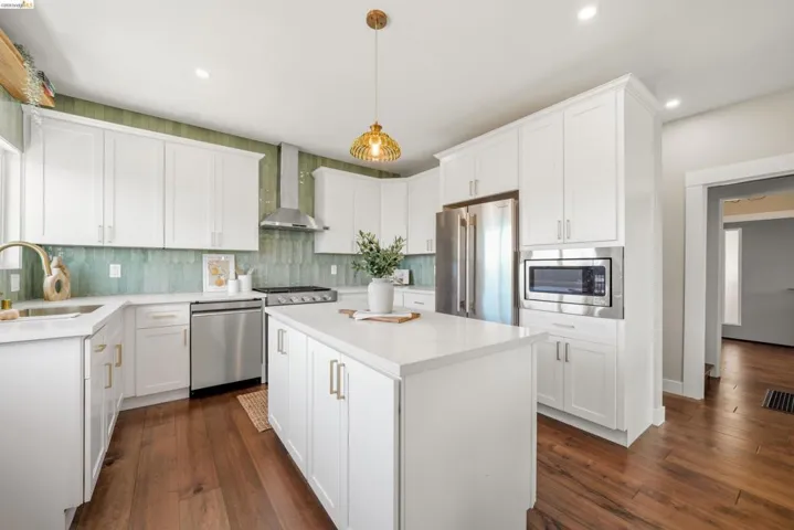 5765 Manila Ave, Oakland, California 94618