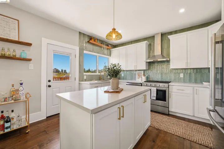 5765 Manila Ave, Oakland, California 94618