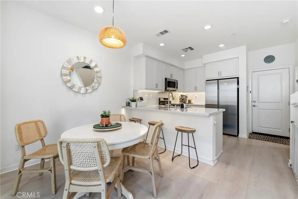 Dining Area & Kitchen